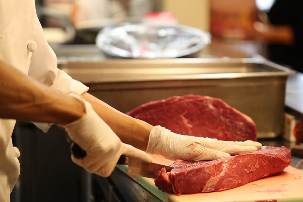 若いうちから包丁を持って挑戦できる