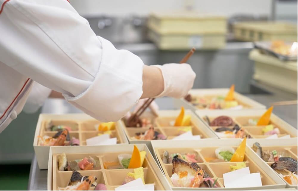 人数に応じた調理スタイルで、柔軟な対応力を養う